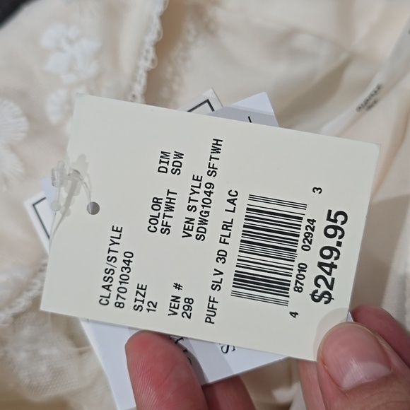 DB Studio Nwt 3D Soft White Floral Lace V-Neck Short Dress, Size 12 - Picture 5 of 16